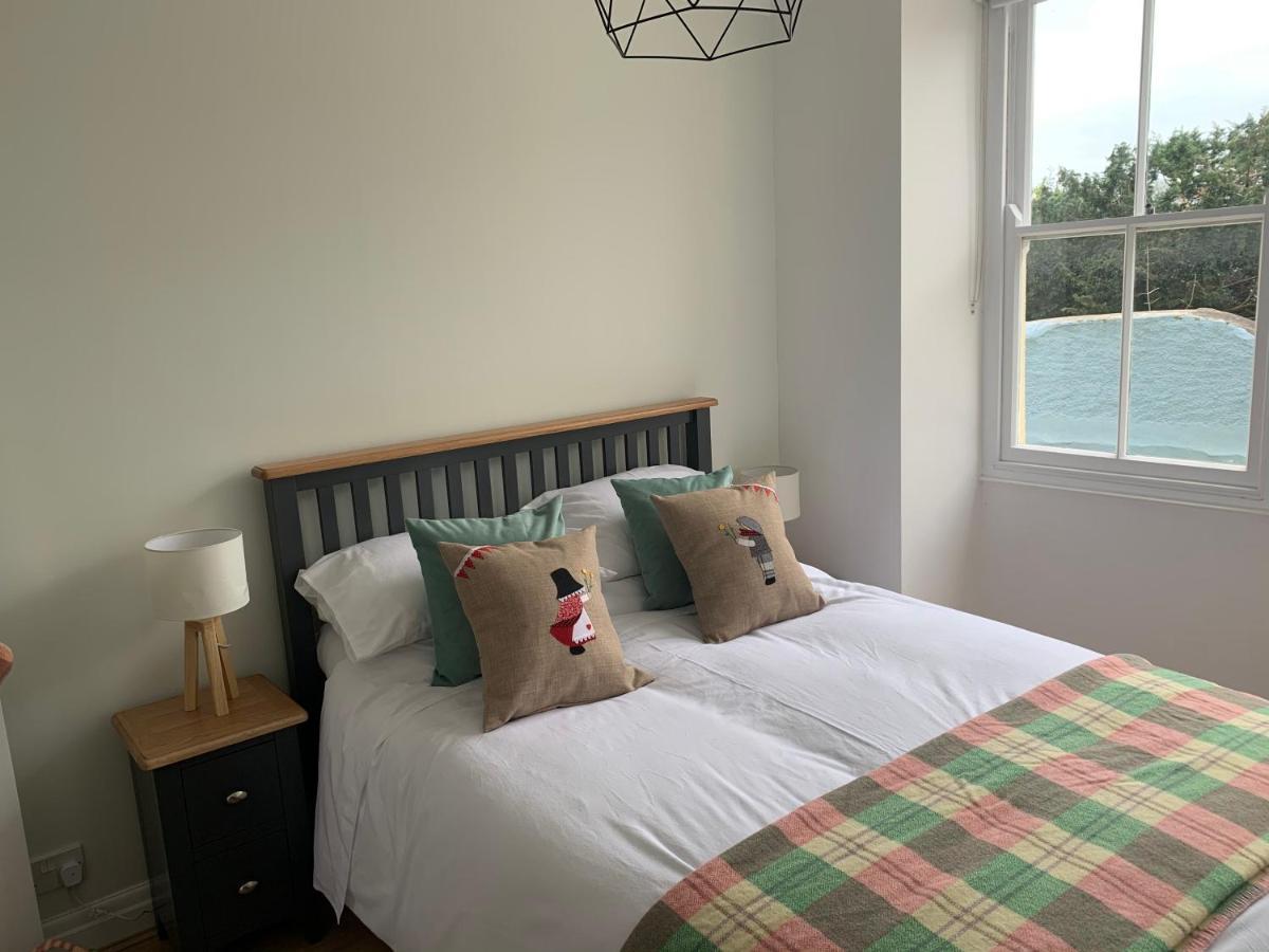Beautiful Flat With Harbour Views Tenby Eksteriør bilde