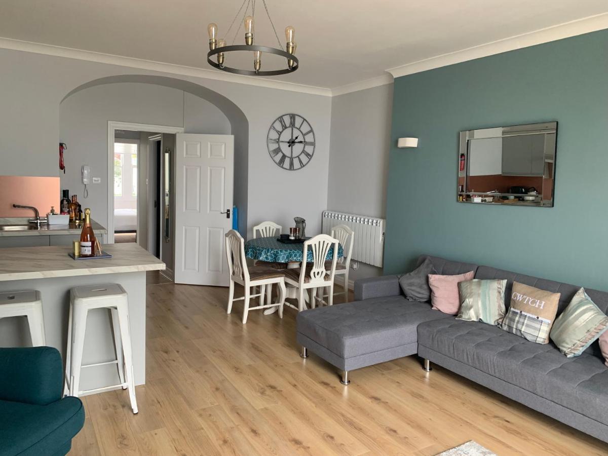 Beautiful Flat With Harbour Views Tenby Eksteriør bilde